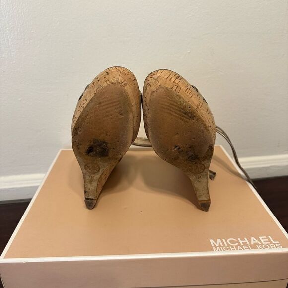 Michael Kors platform iconic lightweight gold cork wedge sandal size 7 - Picture 9 of 10